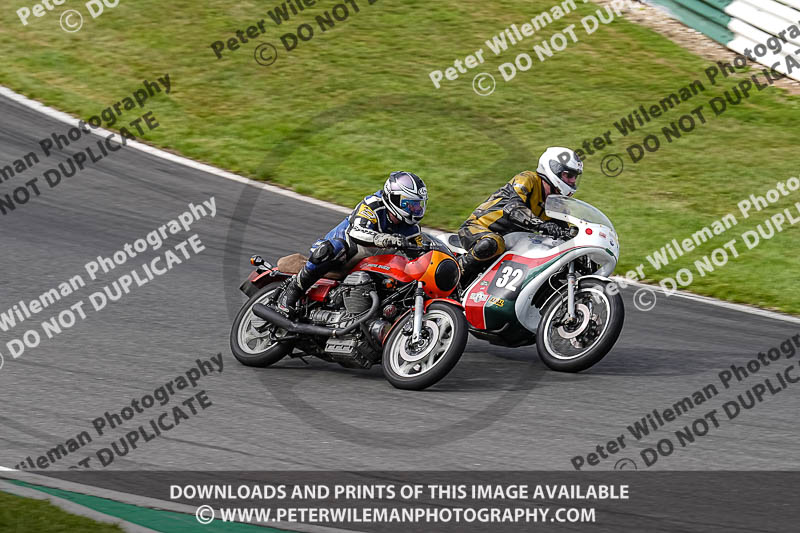 Vintage motorcycle club;eventdigitalimages;mallory park;mallory park trackday photographs;no limits trackdays;peter wileman photography;trackday digital images;trackday photos;vmcc festival 1000 bikes photographs